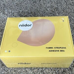 Niidor Strapless Adhesive Bra